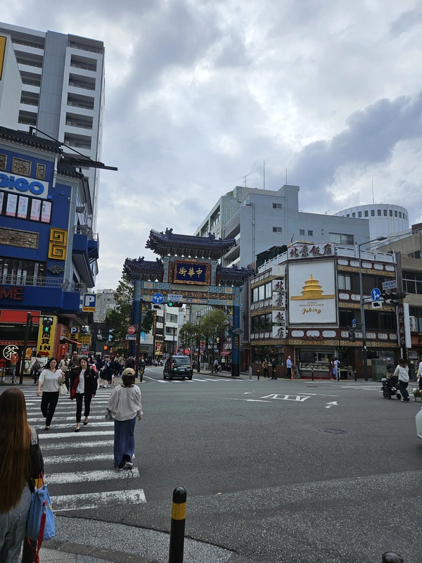 Chinatown de Yokohama.
Héritage des concessions étrangères (les marchands s'installaient dans un quartier étranger désigné)