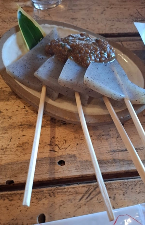Konnyaku (silicone à base de konjac) poivré, sauce miso