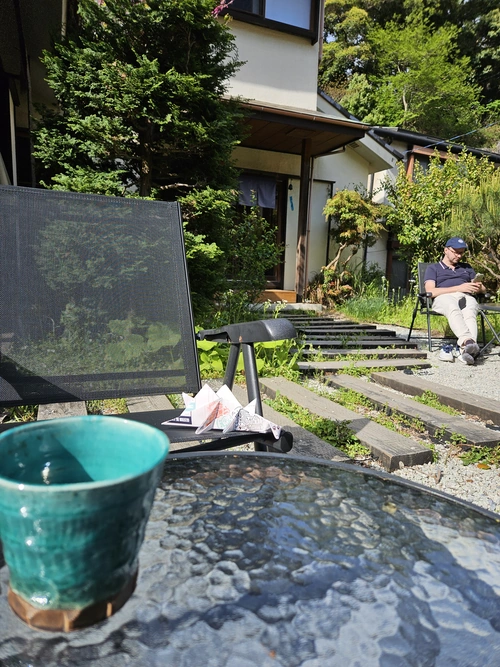 On peut ouvrir un café dans son jardin.