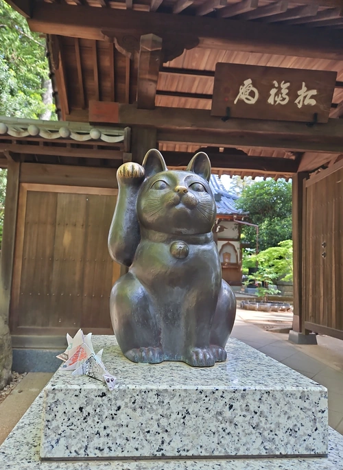 Gōtoku-ji, ici les chats ne tiennent pas de koban.