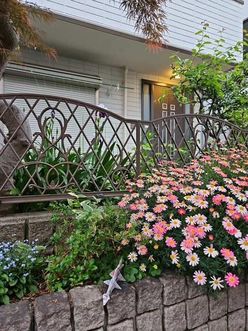 Zéro fleurs au classement Villes Fleuries,
mais Tōkyō mérite un bon 4000
