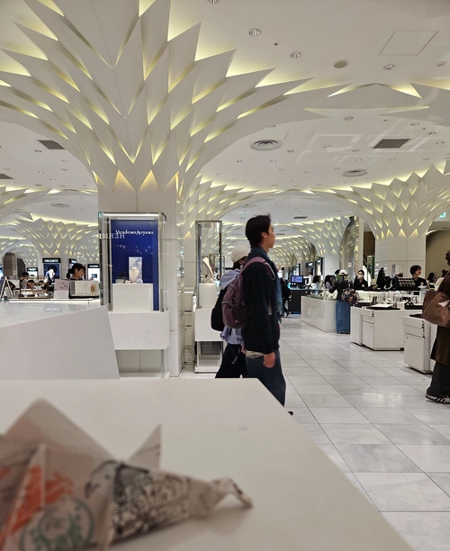 Mitsukoshi Theater, grand magasin et théâtre.