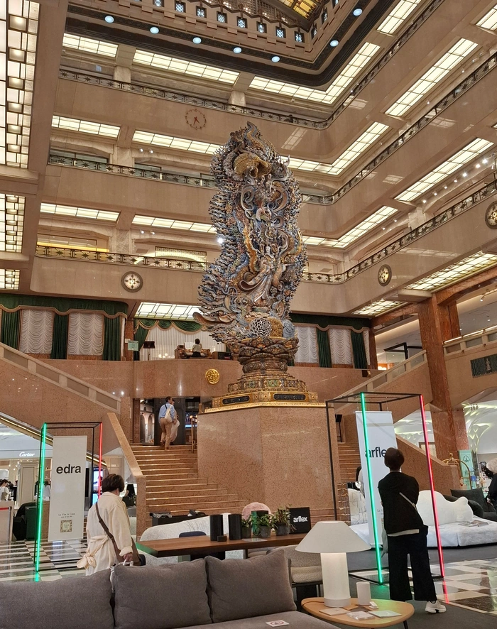 Mitsukoshi Theater, le hall du théâtre.